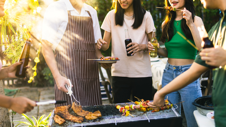 Amenities Courtyard & Barbeque Grills 